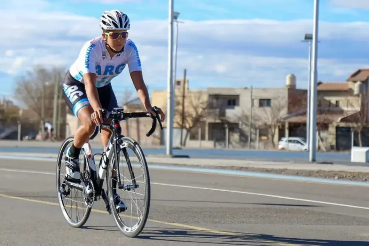 Abril Garzón compite en la final de ciclismo de ruta en los Juegos Suramericanos