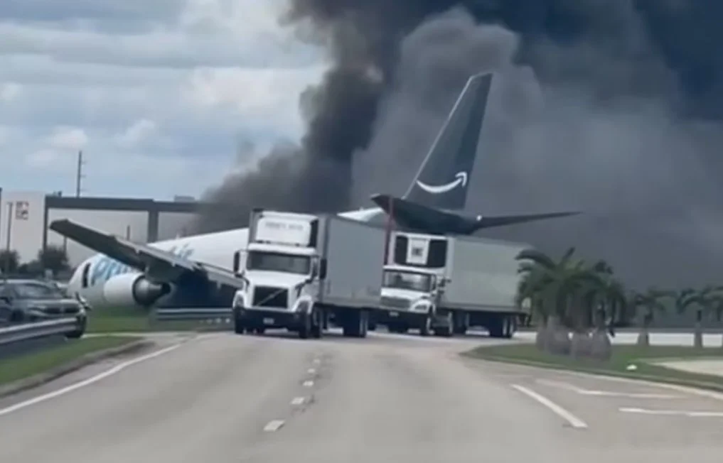 Accidente aéreo en Miami: un avión de carga se estrella en el aeropuerto