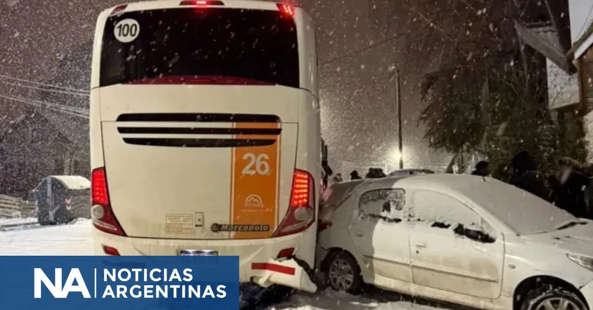 Accidente en Bariloche: colectivo con estudiantes se ve involucrado en colisión múltiple por nieve