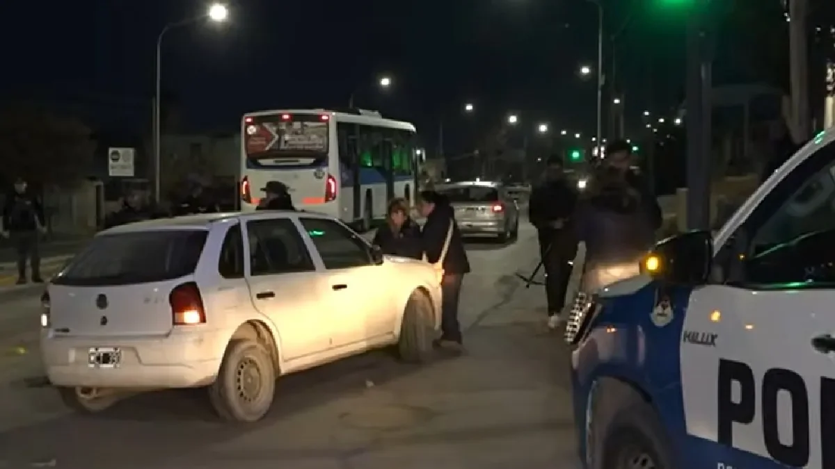 Accidente en el Metrobús: un auto colisiona con un colectivo en plena circulación