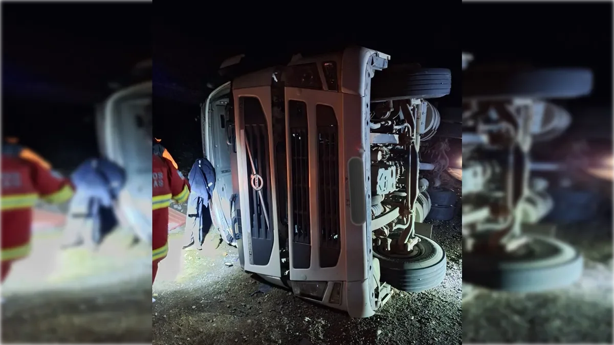 Accidente en la "curva maldita": camión vuelca nuevamente en la Ruta 242