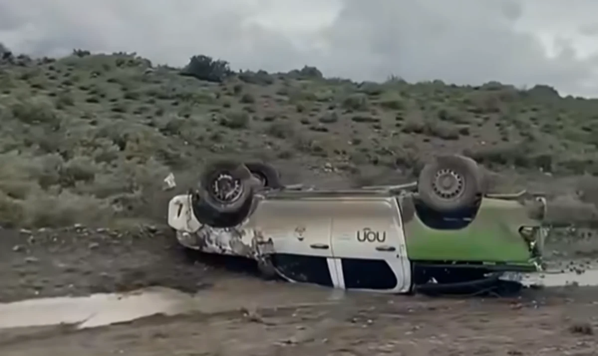 Accidente en la Ruta 40: volcó una camioneta de Provincia cerca de Taquimilán