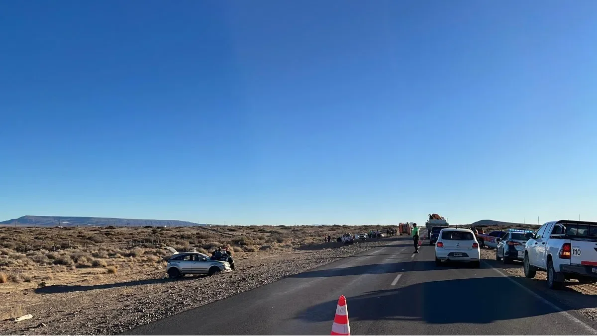 Accidente en Ruta 22: camioneta petrolera protagoniza choque violento
