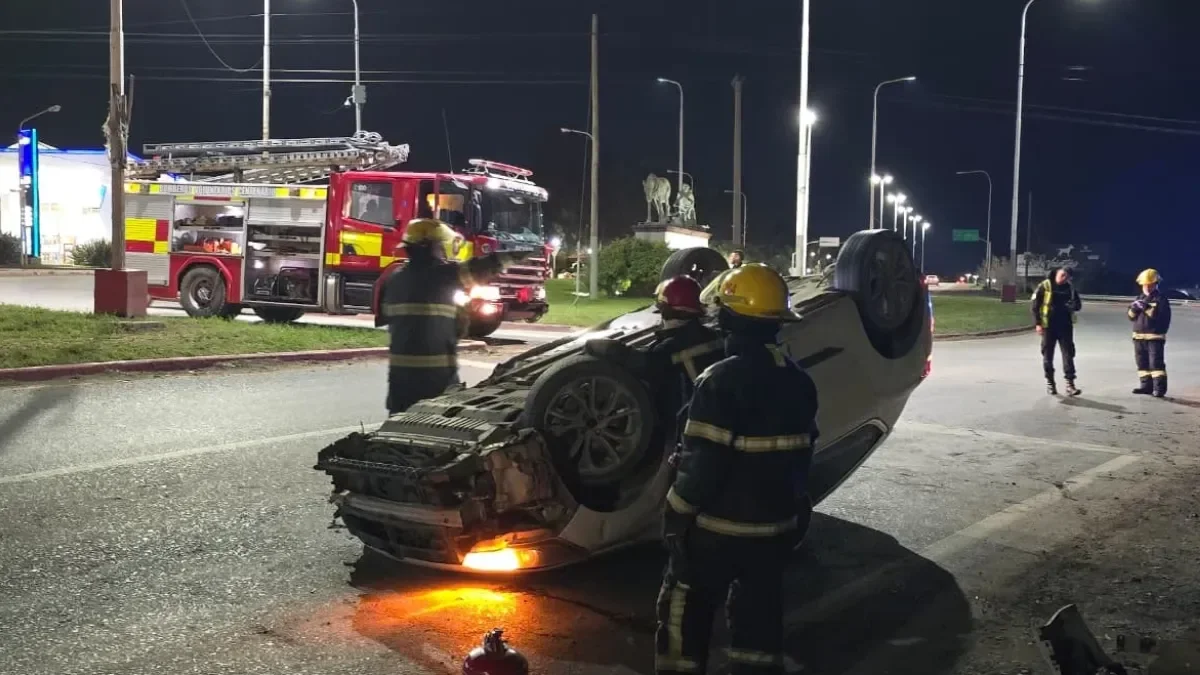 Accidente en Ruta 7: vuelco de vehículo deja tres heridos en la zona