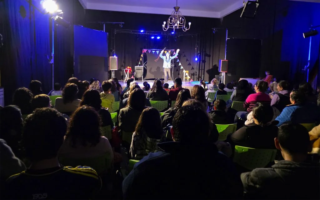 Actividades recreativas para niños durante el receso invernal en la Casa de la Cultura