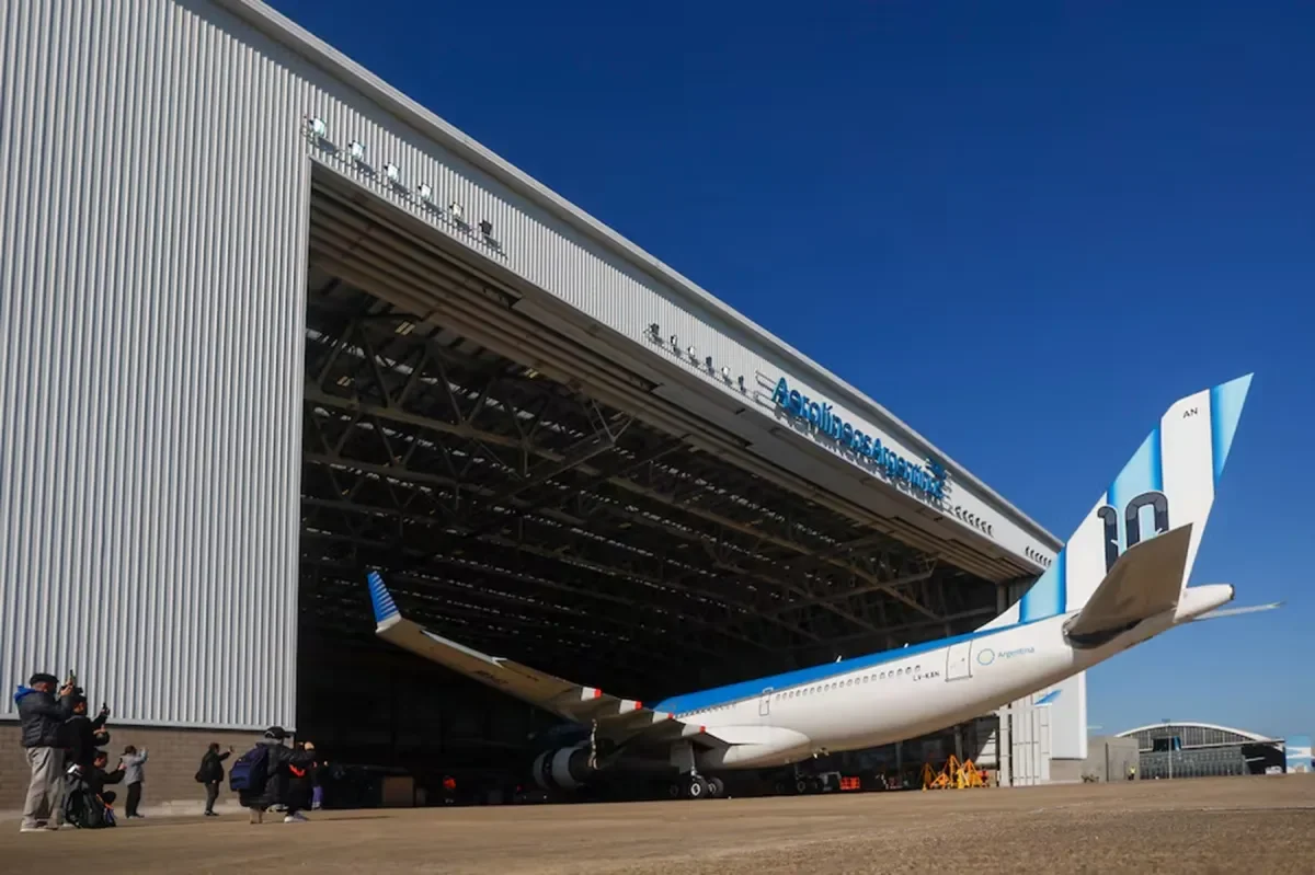 Aerolíneas Argentinas lanza avión temático en honor a Messi y la Selección Nacional
