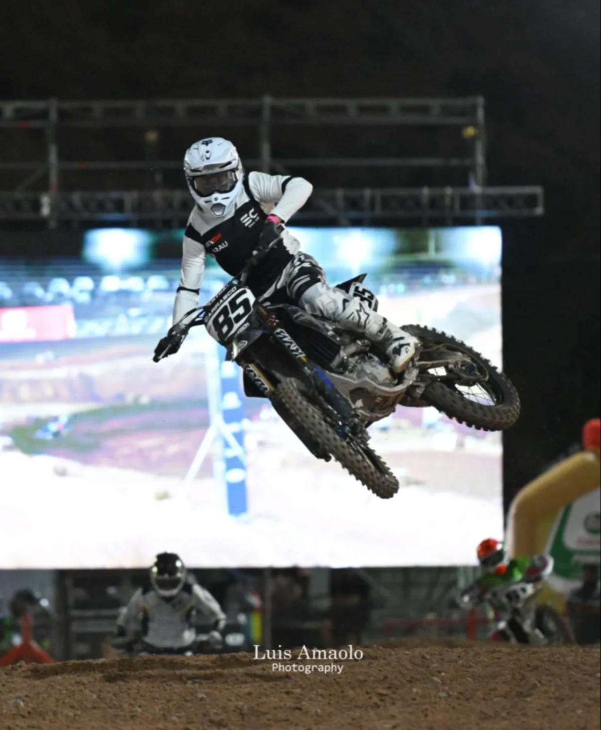 Agustín Carrasco se consagra en la tercera fecha del Supercross nocturno en Zapala