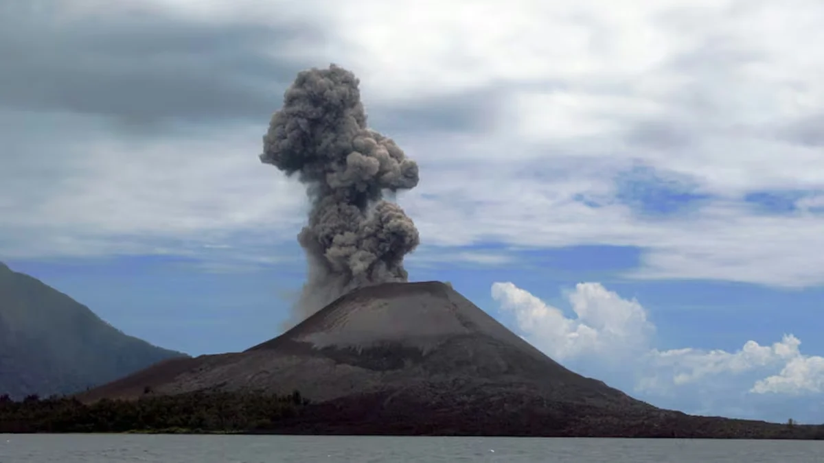 Alerta global por la erupción del volcán Krakatoa, considerado uno de los más peligrosos