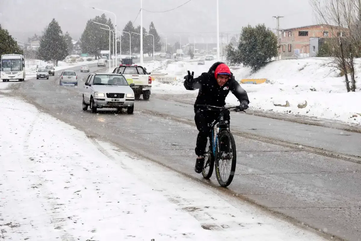 Alerta naranja por nevadas en Neuquén: recomendaciones para la población y horarios críticos