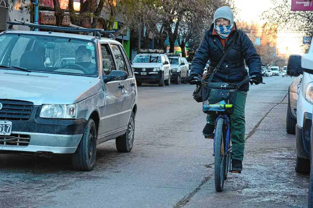 Alerta por ola de frío polar en la Patagonia: heladas y vientos intensos afectan la región.