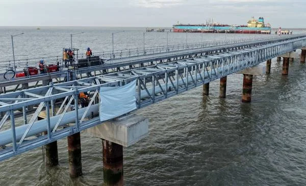 Ampliación de muelle en Puerto Rosales potenciará operaciones de Vaca Muerta
