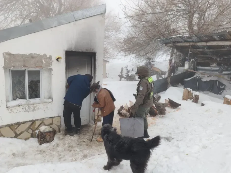 Anciano es rescatado tras quedar atrapado en la nieve en la cordillera neuquina