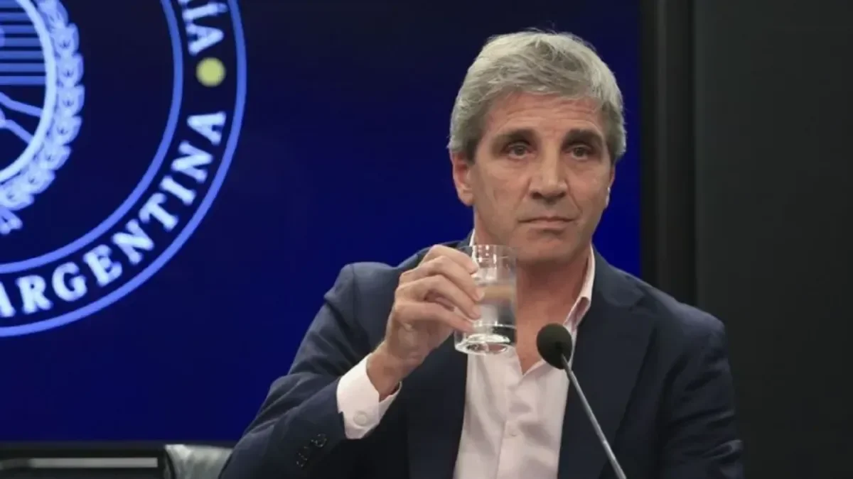 Argentina alcanza superávit fiscal: Caputo resalta el orden en las cuentas públicas