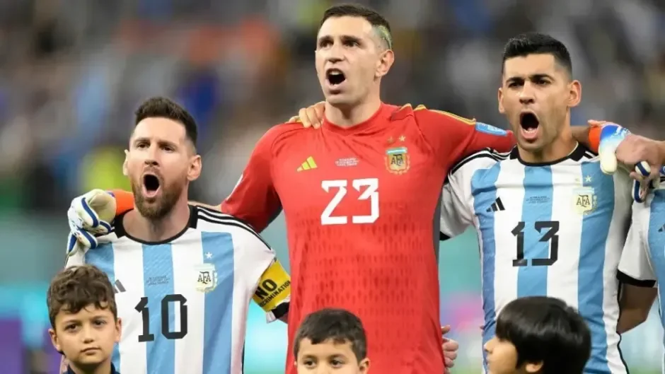 Argentina se une en torno al himno de la Selección en la final del Mundial