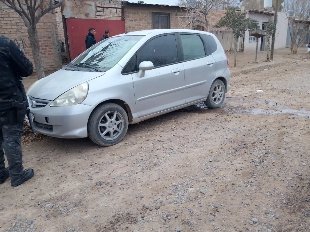 Automóvil robado en Neuquén es recuperado por la Policía local