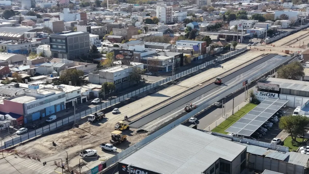 Avance significativo del asfalto en la Avenida Mosconi: obra en marcha con buen progreso