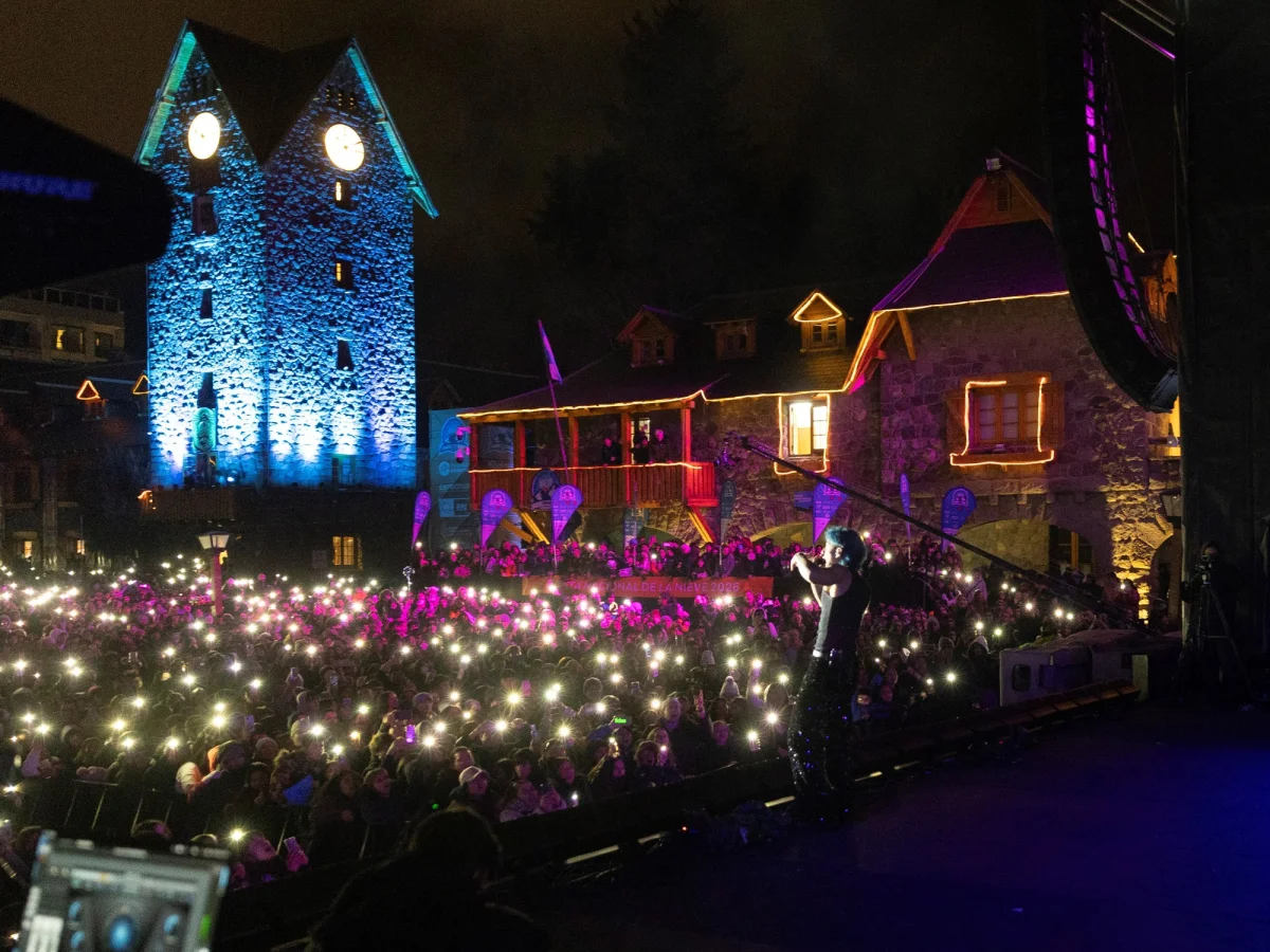 Bariloche celebra el cierre de su Fiesta Nacional de la Nieve con música y baile
