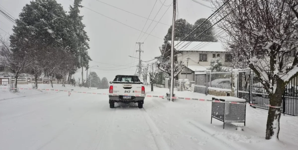Bariloche en emergencia climática: fuertes nevadas complican la circulación