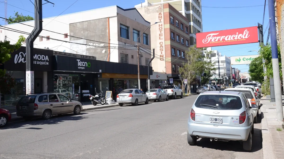 Cambian horarios de carga y descarga en el Bajo neuquino para mejorar estacionamiento
