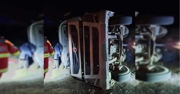 Camionero mendocino sufre accidente en la peligrosa "curva maldita" de Neuquén