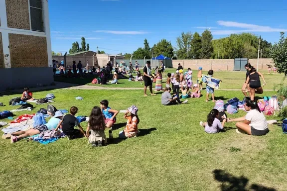 Campamento, recreación y deportes, las propuestas de los Centros de Educación Física en vacaciones - Neuquen Informa