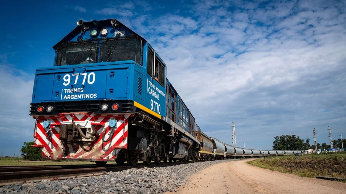 Caputo impulsa licitación para privatizar Belgrano Cargas con cláusula anti-China