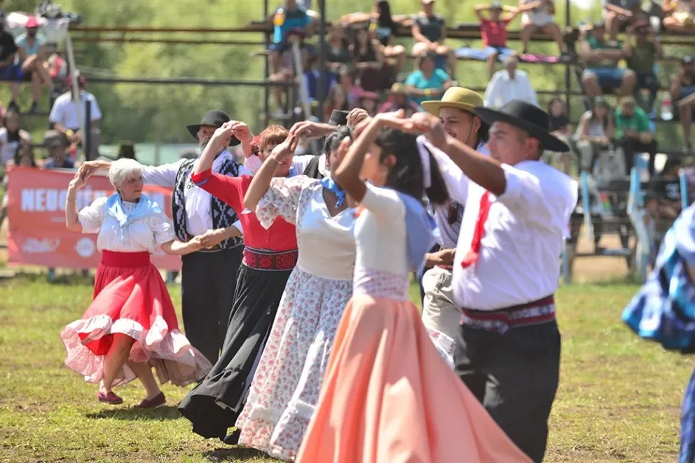 Carnaval con fiestas, música, tradición y sabores neuquinos