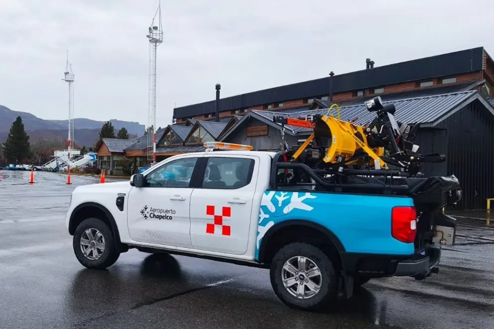 Chapelco suma un moderno barrenieve para mejorar la seguridad en el aeropuerto