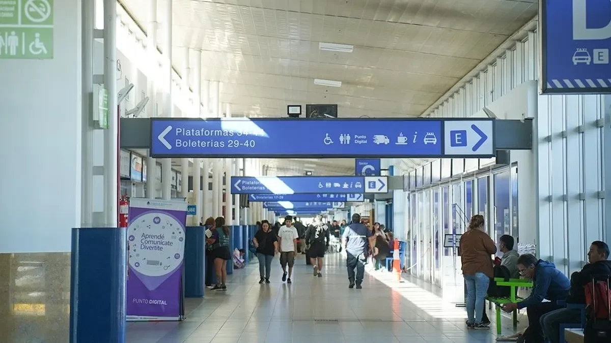 Chofer de colectivo de larga distancia es separado por exceso de velocidad en servicio