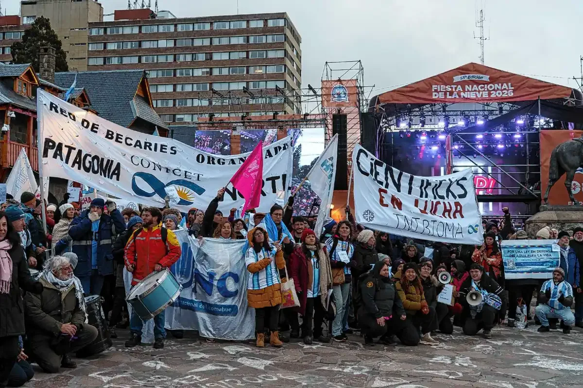 Científicos se manifiestan en Bariloche para exigir atención a sus demandas