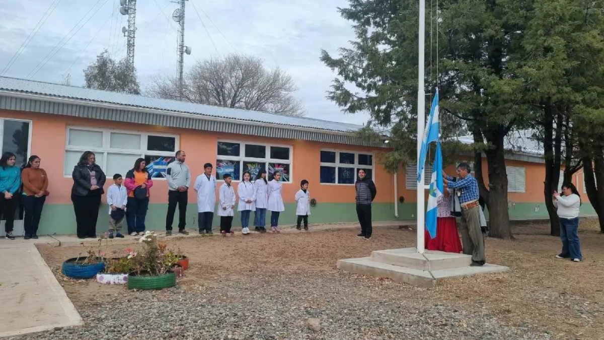 Cierre de escuela en riesgo por contaminación de gas metano cerca de Vaca Muerta