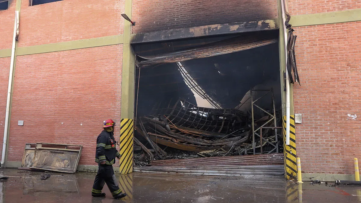 Clausuran depósito de Sakura tras incendio: se evalúa su demolición