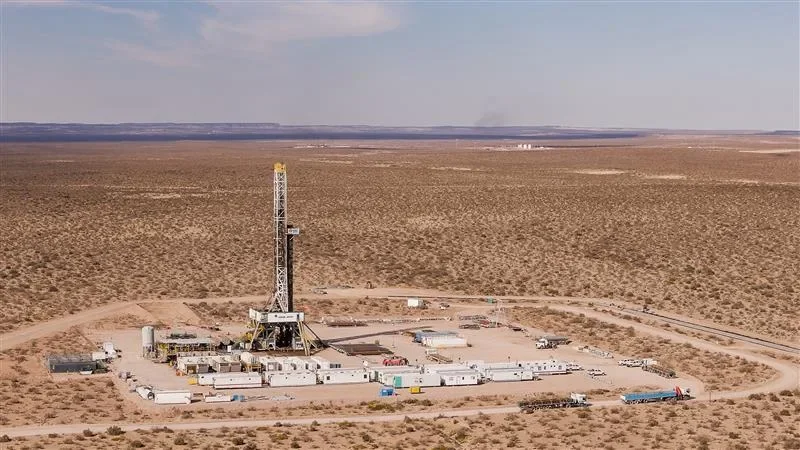 Cómo es el swap que activó YPF con Pluspetrol para permitir el ingreso de ENI y Adnoc a Vaca Muerta - econojournal.com.ar