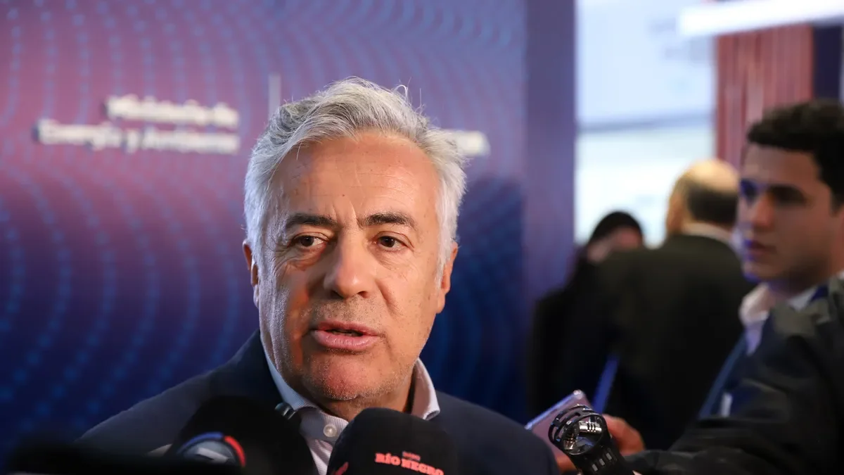 Cornejo destaca oportunidades de desarrollo en el norte de Vaca Muerta durante su visita a la AOG
