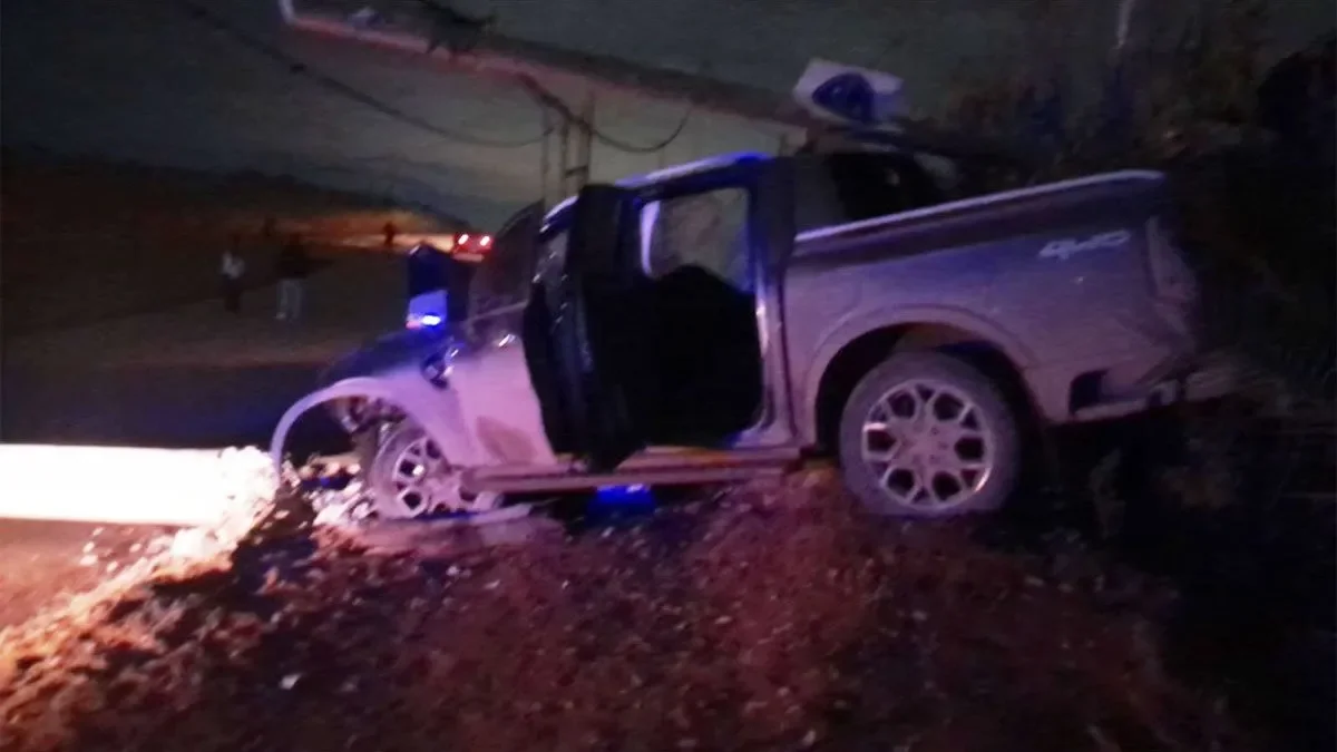Corte de luz afecta al oeste de Zapala tras choque de camioneta contra columna