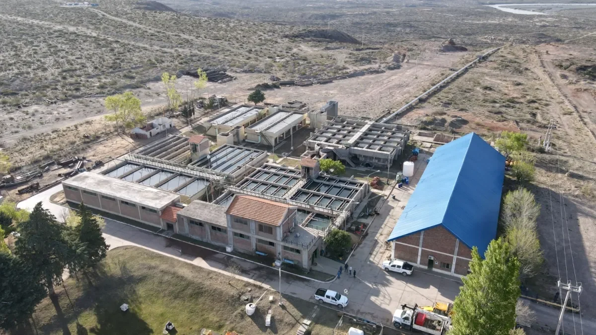 Cortes de agua en Cutral Có y Plaza Huincul debido a la turbidez del río Neuquén