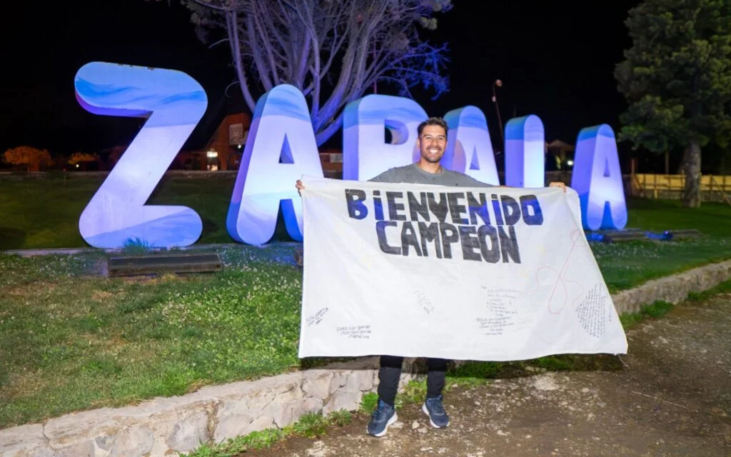 Cosquín: llegó Matías Hermosilla y tuvo un gran recibimiento