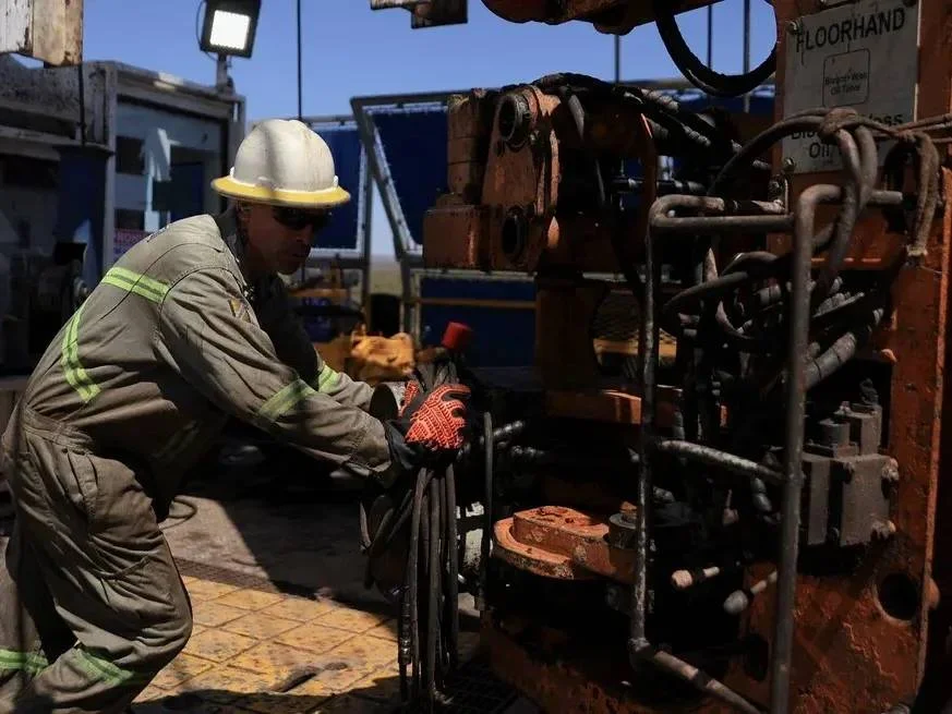 Crecimiento del sector energético en medio de un freno industrial en Argentina