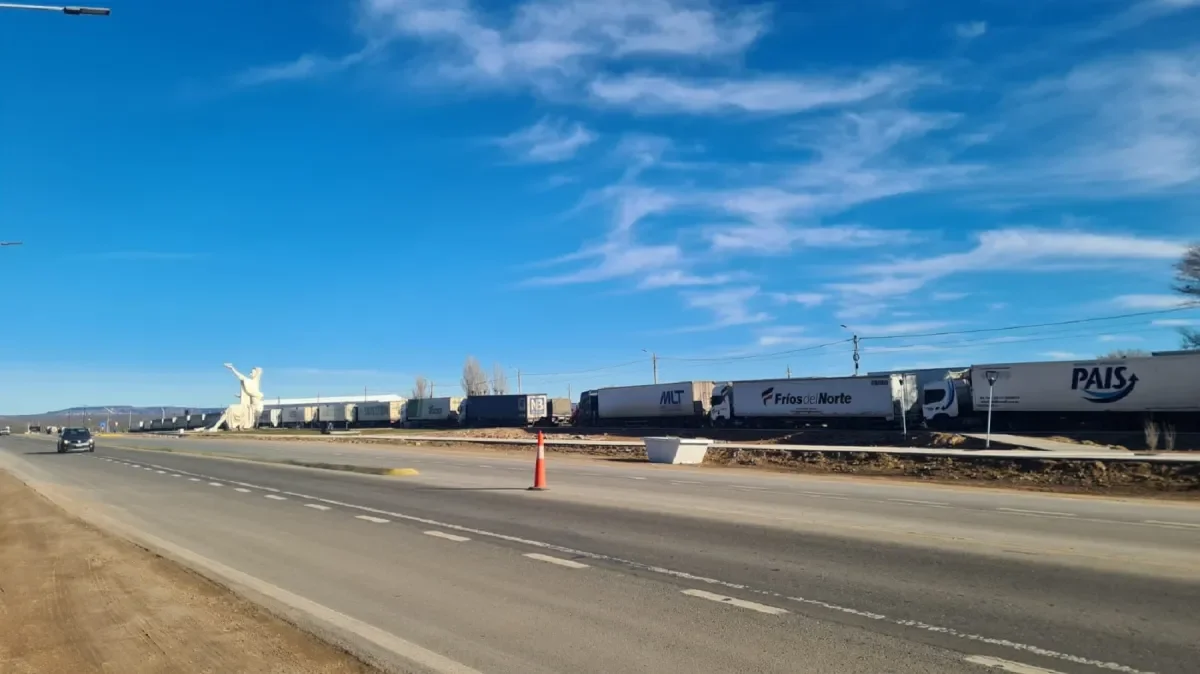 Cutral Có recupera el tránsito tras la salida de camiones varados por 25 días