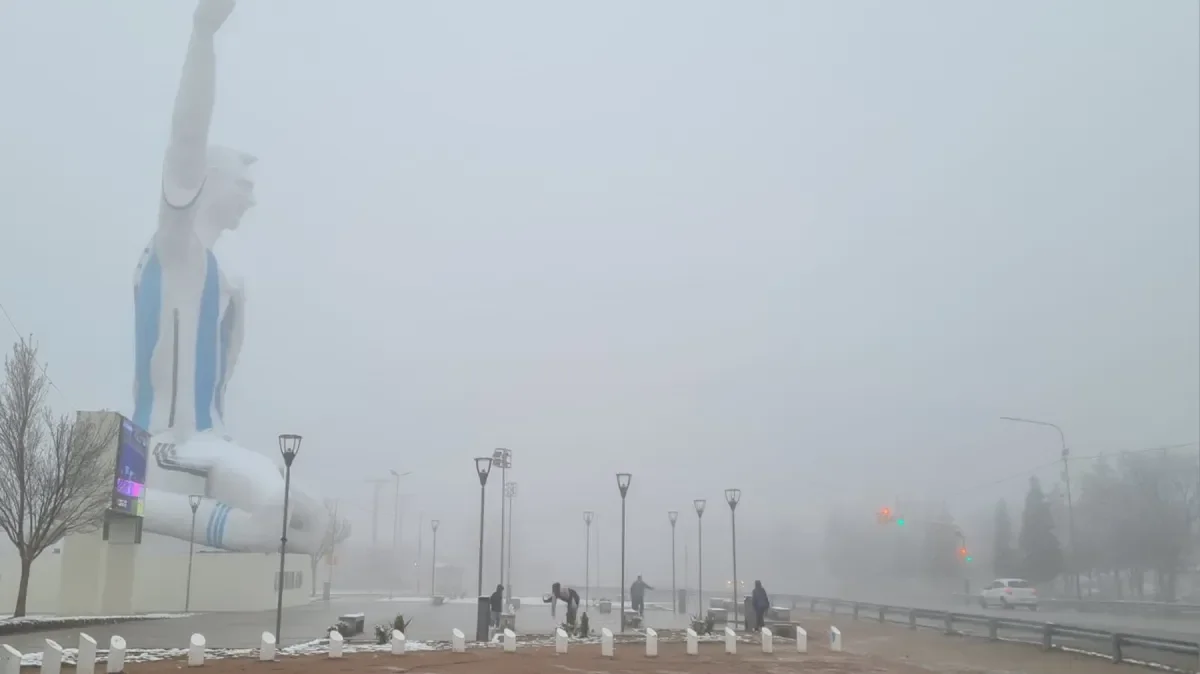 Cutral Có y Plaza Huincul disfrutan de un paisaje invernal tras la nevada de esta mañana