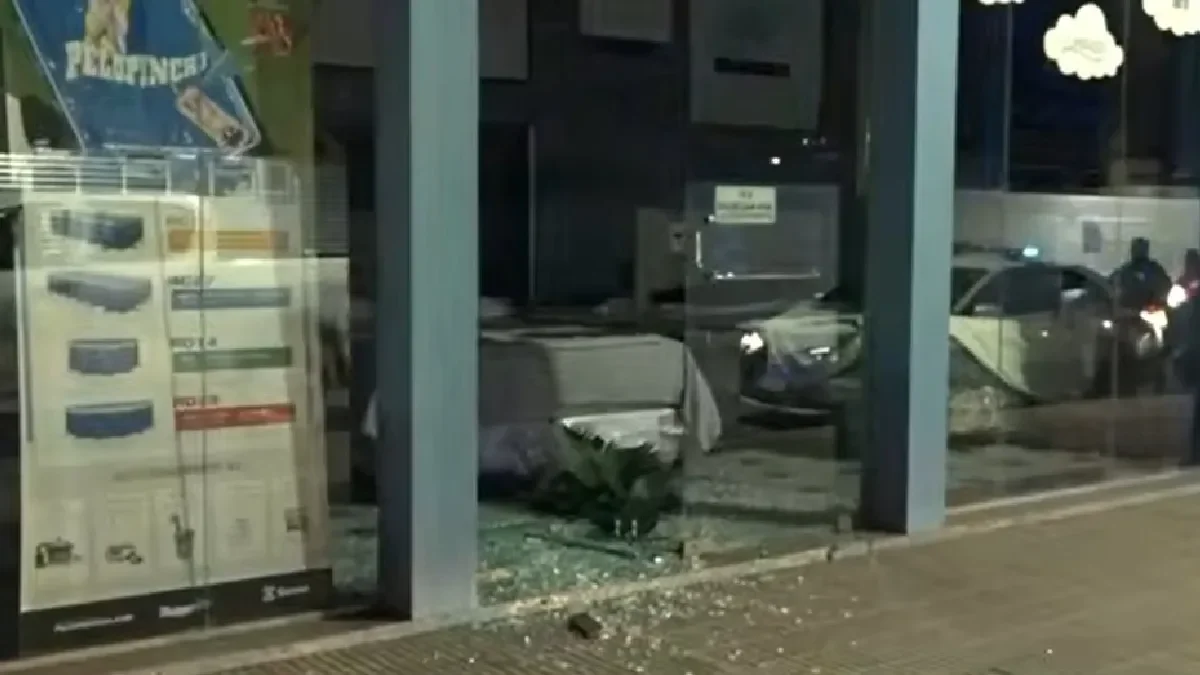 Dañan local colchonería durante intento de robo en el bajo de Zapala
