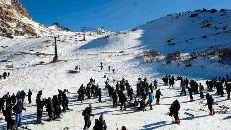 Denuncian irregularidades en viaje de egresados a Bariloche desde La Plata