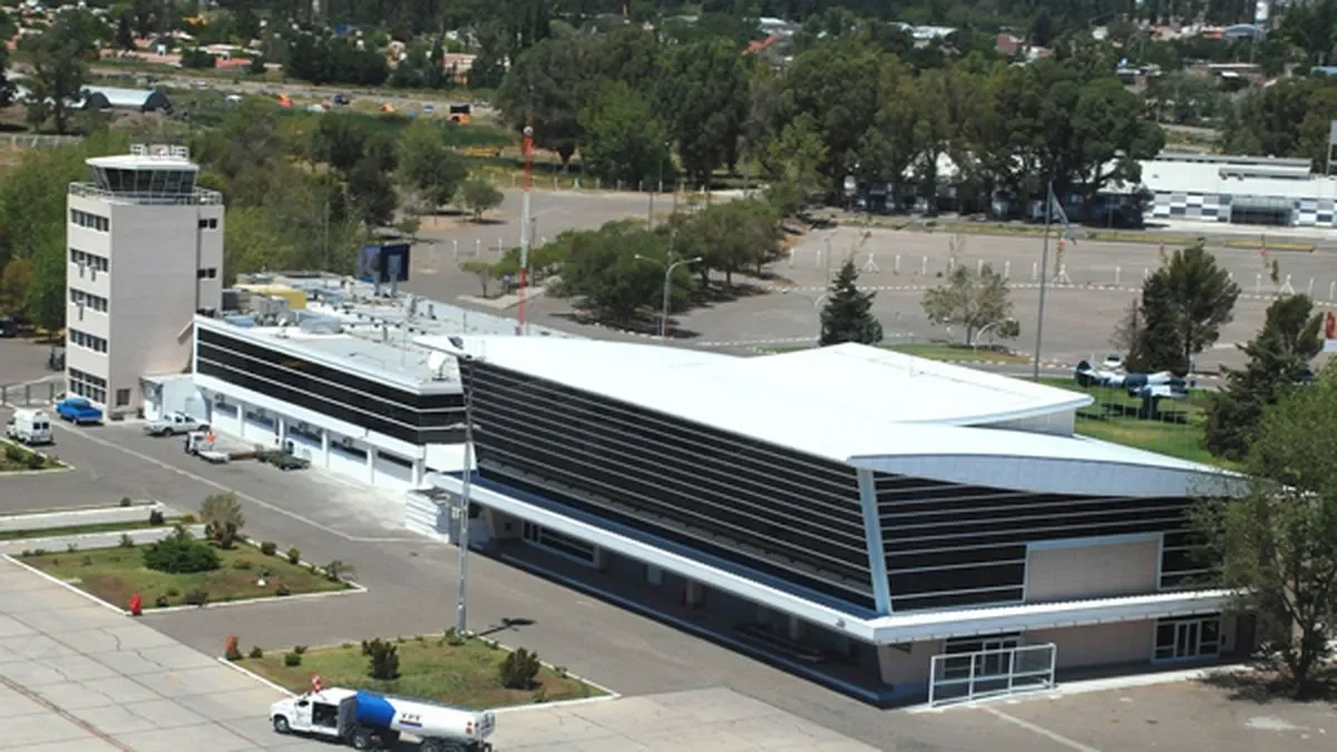 Desaparece un ícono en el aeropuerto: se jubila la meteoróloga histórica del pronóstico
