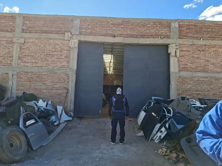 Desmantelan un desarmadero clandestino en Balsa Las Perlas tras robo de camioneta