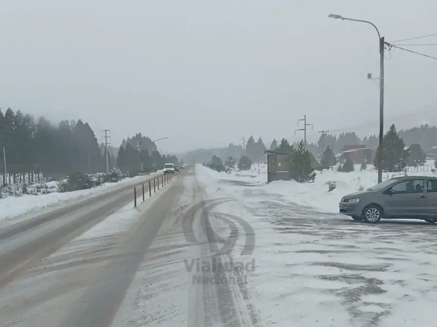 Despeje de nieve en Zapala: el municipio mejora el acceso a los barrios afectados
