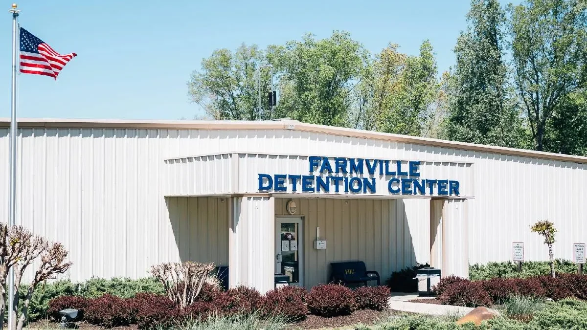 Detenido en EE.UU.: guardavidas neuquino enfrenta una dura experiencia en Farmville