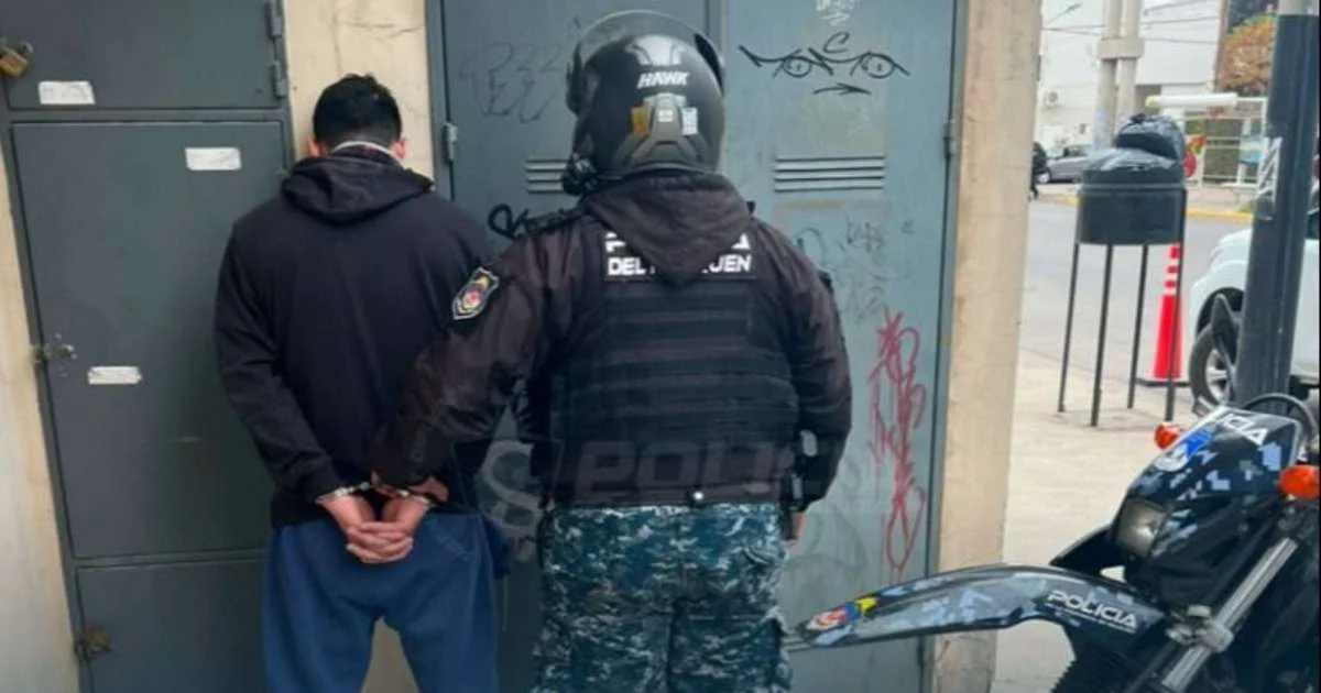 Detenido tras intento de robo de autos en Neuquén: hallan objetos sospechosos en su riñonera