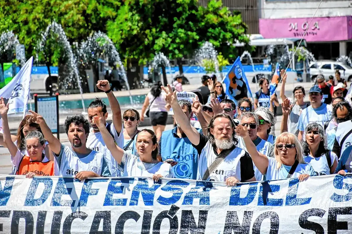 Docentes en Neuquén y Río Negro se movilizan: clases suspendidas por reclamos esta semana