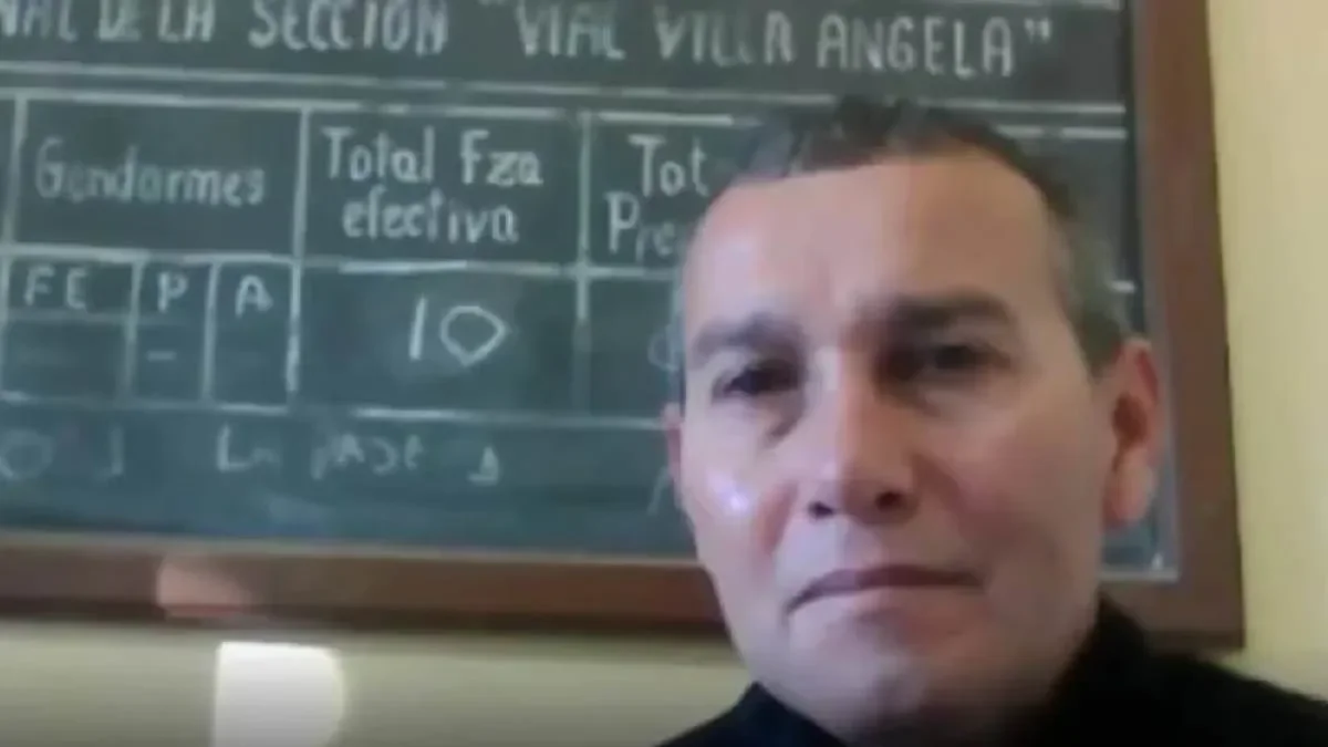 Dueño de prostíbulo condenado por explotación sexual escapa tras veredicto virtual
