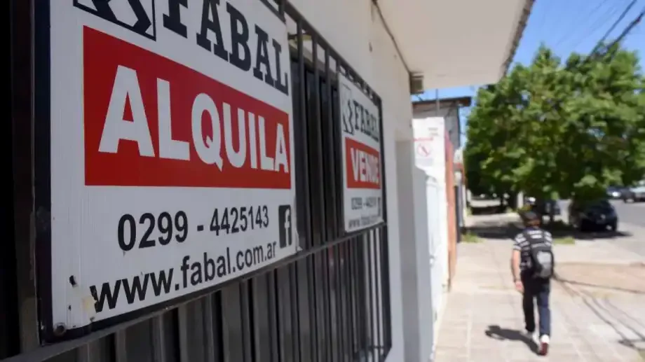 El alto costo de ingreso y permanencia en el sistema educativo argentino